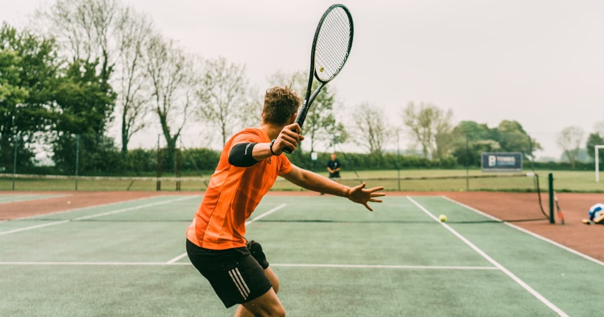 Polyester vs Multifilament: Which String to Choose for Your Racket?